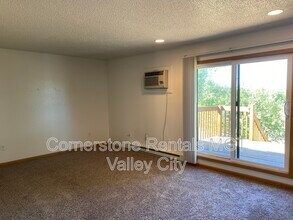 912 9th Ave SE in Valley City, ND - Building Photo - Building Photo