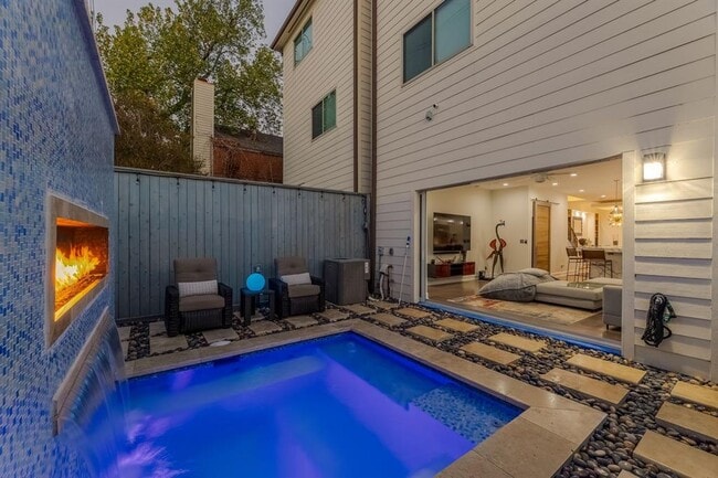 property at 2124 Banks St