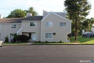 9 Watch Hill Cir in Cromwell, CT - Building Photo