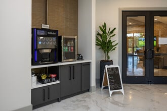 Aura Creekside Apartments in Cumming, GA - Foto de edificio - Interior Photo