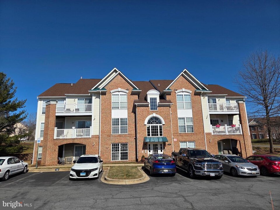 2501 Coach House Way in Frederick, MD - Building Photo