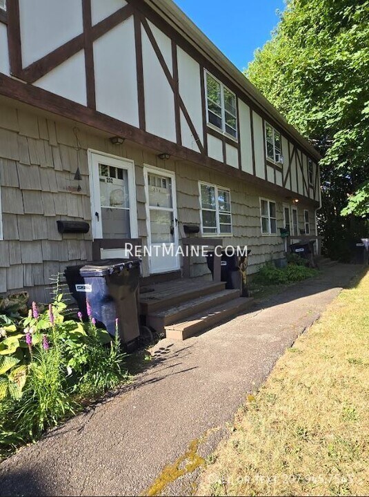 236 Mt Hope Ave in Bangor, ME - Foto de edificio