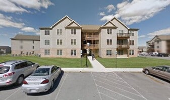 670 Bassett Dr in Chambersburg, PA - Building Photo