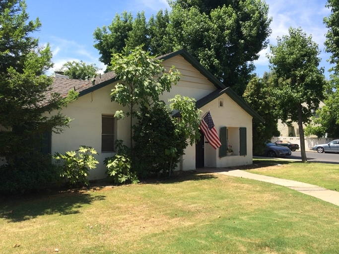 156 F St in Bakersfield, CA - Foto de edificio