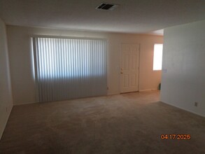 2821 Desert St in Rosamond, CA - Foto de edificio - Building Photo