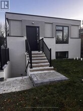 17 Cornwallis Dr in Toronto, ON - Building Photo - Building Photo