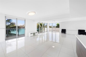 9901 E Bay Harbor Dr in Bay Harbor Islands, FL - Foto de edificio - Building Photo