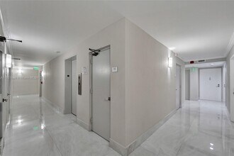 2401 S Ocean Dr in Hollywood, FL - Building Photo - Building Photo