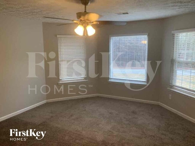 2215 Rock Springs Rd in Buford, GA - Foto de edificio - Building Photo