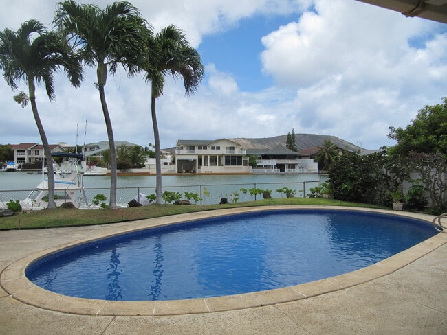 property at 553 Kumukahi Pl