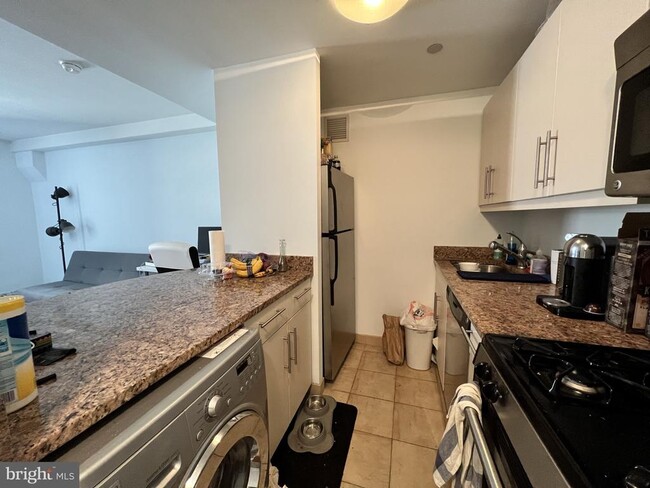 219-29 S 18th St in Philadelphia, PA - Building Photo - Building Photo