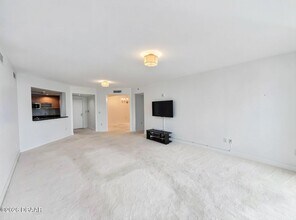 231 Riverside Dr, Unit 807 in Holly Hill, FL - Building Photo - Building Photo