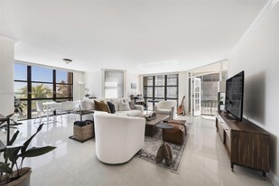 1915 Brickell Ave in Miami, FL - Building Photo