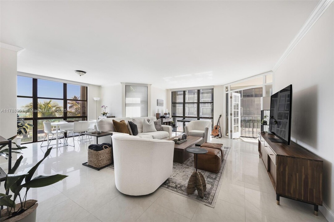 1915 Brickell Ave in Miami, FL - Building Photo
