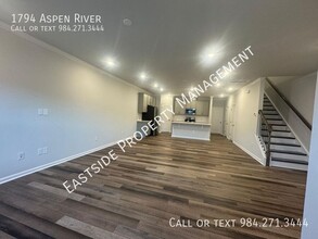 1794 Aspen River Ln in Apex, NC - Foto de edificio - Building Photo