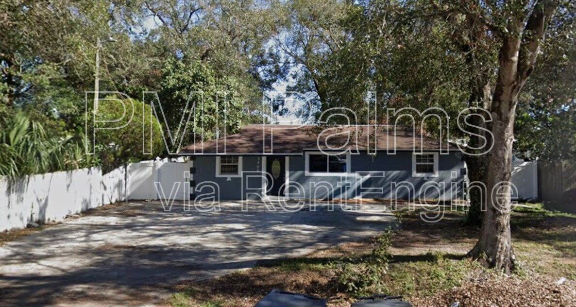2406 S 69th St in Tampa, FL - Building Photo