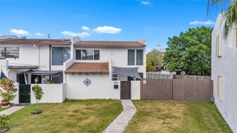 6505 SW 113th Pl in Miami, FL - Building Photo