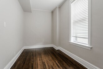 2523 N California Ave, Unit g in Chicago, IL - Building Photo - Building Photo