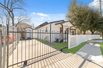 802 E 33rd St in Houston, TX - Building Photo - Building Photo