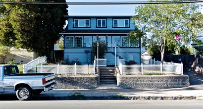 204 Bodega Ave in Petaluma, CA - Building Photo - Building Photo