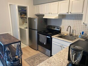 117 Chaucer Ct in Carrboro, NC - Building Photo - Building Photo