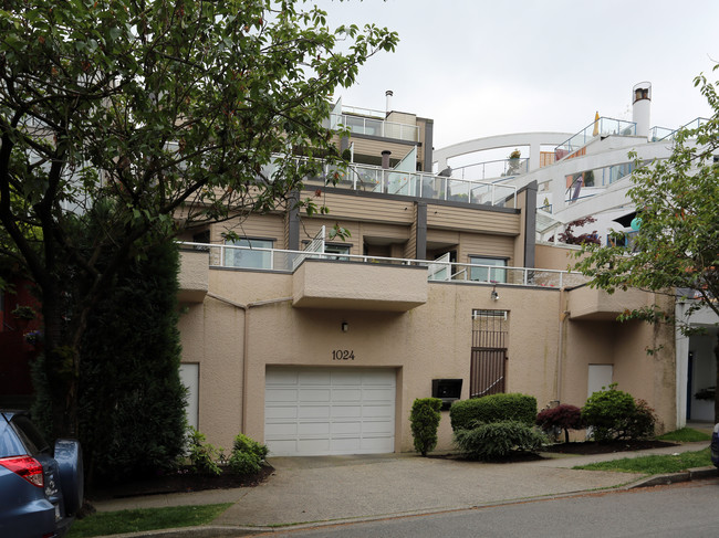 1024 W 7th Ave in Vancouver, BC - Building Photo - Primary Photo