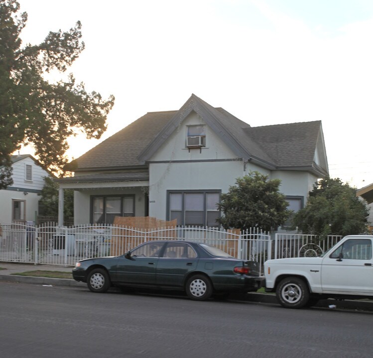 2822 Huron St in Los Angeles, CA - Foto de edificio