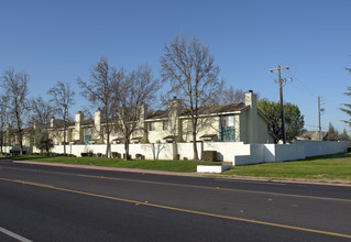 Laguna Knolls in Madera, CA - Foto de edificio - Building Photo