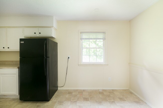 819 Ridge Rd-Unit -D in Fayetteville, NC - Building Photo - Building Photo