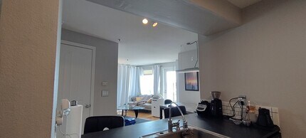 530 Melrose Ave E, Unit 403 in Seattle, WA - Foto de edificio - Building Photo