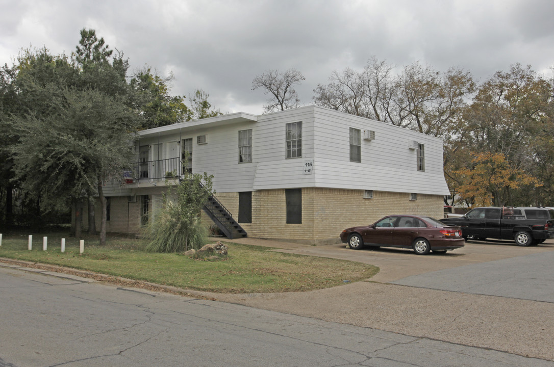 115 W Rogers St in Arlington, TX - Foto de edificio