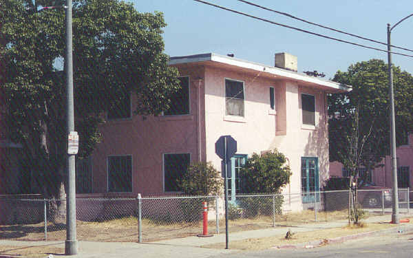 503 E 16th St in Long Beach, CA - Building Photo