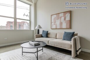 1313 W Randolph St in Chicago, IL - Building Photo