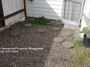 723.5 W Ballf St in Roseburg, OR - Building Photo - Building Photo