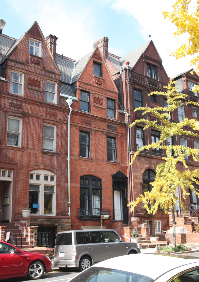 1016 N Calvert St in Baltimore, MD - Foto de edificio - Building Photo