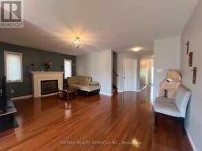 26 Mossgrove Crescent in Brampton, ON - Building Photo - Building Photo