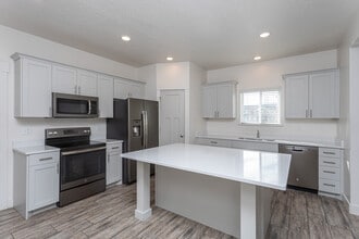 Porter Ranch Townhomes in Eagle Mountain, UT - Foto de edificio - Interior Photo