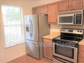 8235 Circle Tree Ln in Charlotte, NC - Building Photo - Building Photo