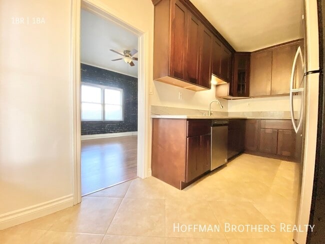 800 N Las Palmas Ave in Los Angeles, CA - Building Photo - Building Photo