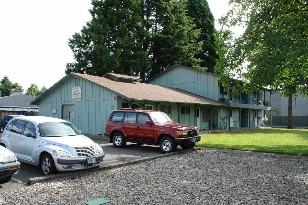 Elizabeth garden in Salem, OR - Building Photo