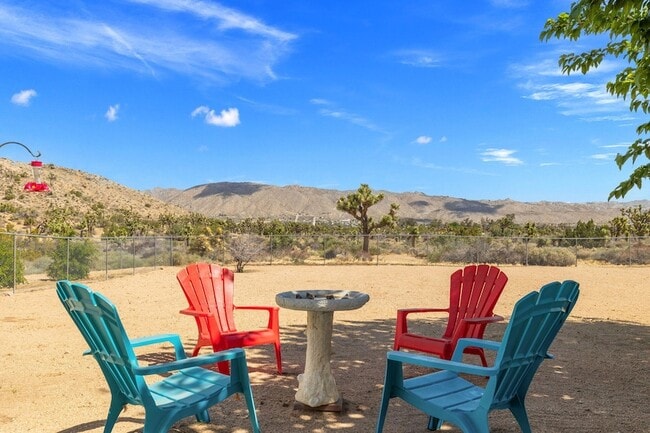 56034 Desert Gold Dr in Yucca Valley, CA - Foto de edificio - Building Photo