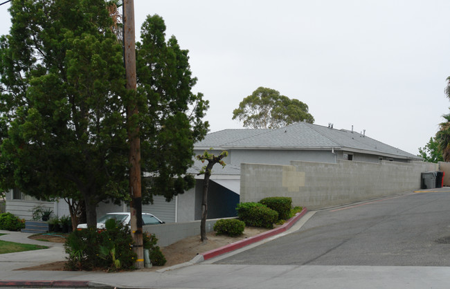 1932-1934 West Dr in Vista, CA - Building Photo - Building Photo