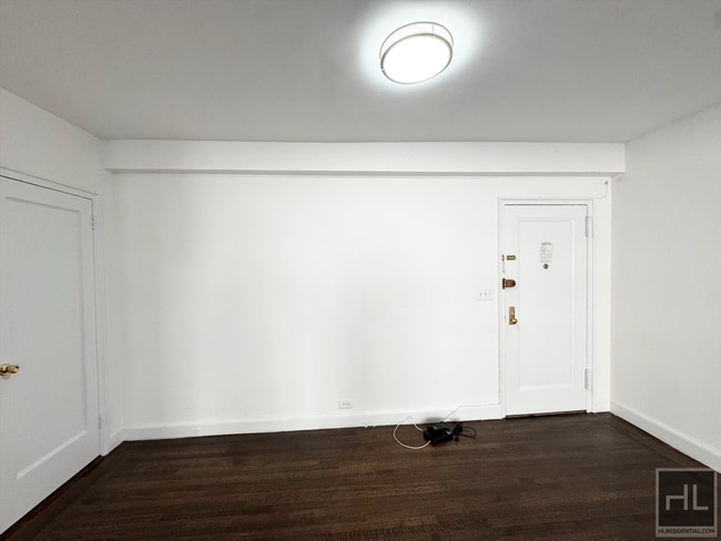 20-25 5th Ave