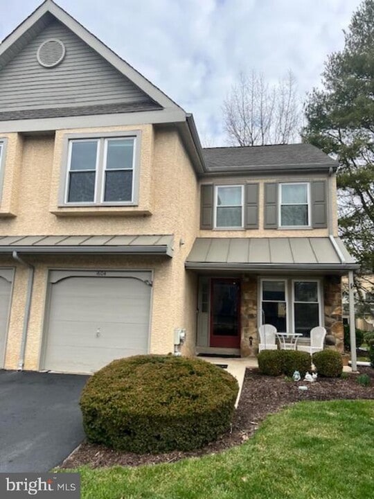 1604 Cotswald Ct in West Chester, PA - Building Photo