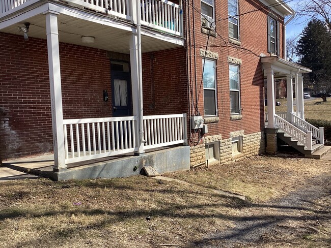 property at 608 S Potomac St