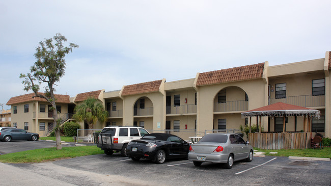 2141 NE 42nd St in Lighthouse Point, FL - Building Photo - Building Photo