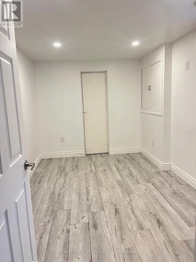 22 Crosland Dr in Toronto, ON - Building Photo - Building Photo