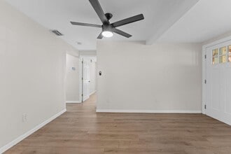 3505 Iris St N in St. Petersburg, FL - Building Photo - Building Photo