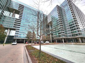 9655 Woods Dr in Skokie, IL - Building Photo