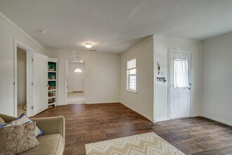 4615 Ribbecke Ave in Austin, TX - Building Photo - Building Photo